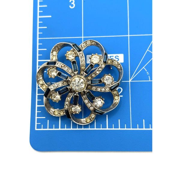 Vintage Rhinestone Brooch Clear Blue Scatter Pin Some Yellowing J1-3006 - Picture 4 of 8